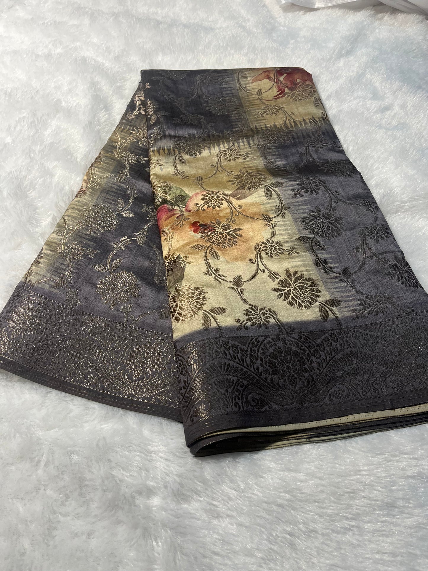 Dola silk saree