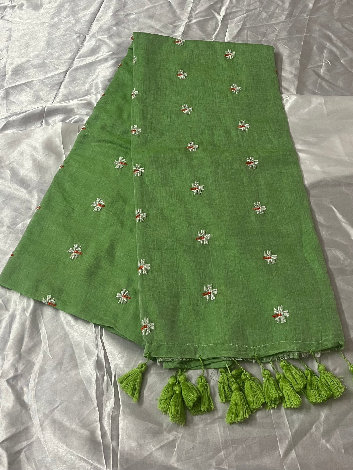 Floral embroidered Mul cotton saree