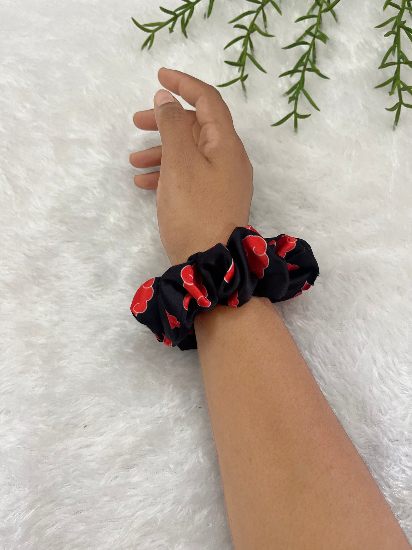 Naruto (black) - Regular satin scrunchie