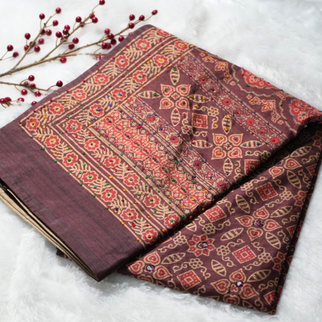 Semi Tussar saree with knots and mirror work