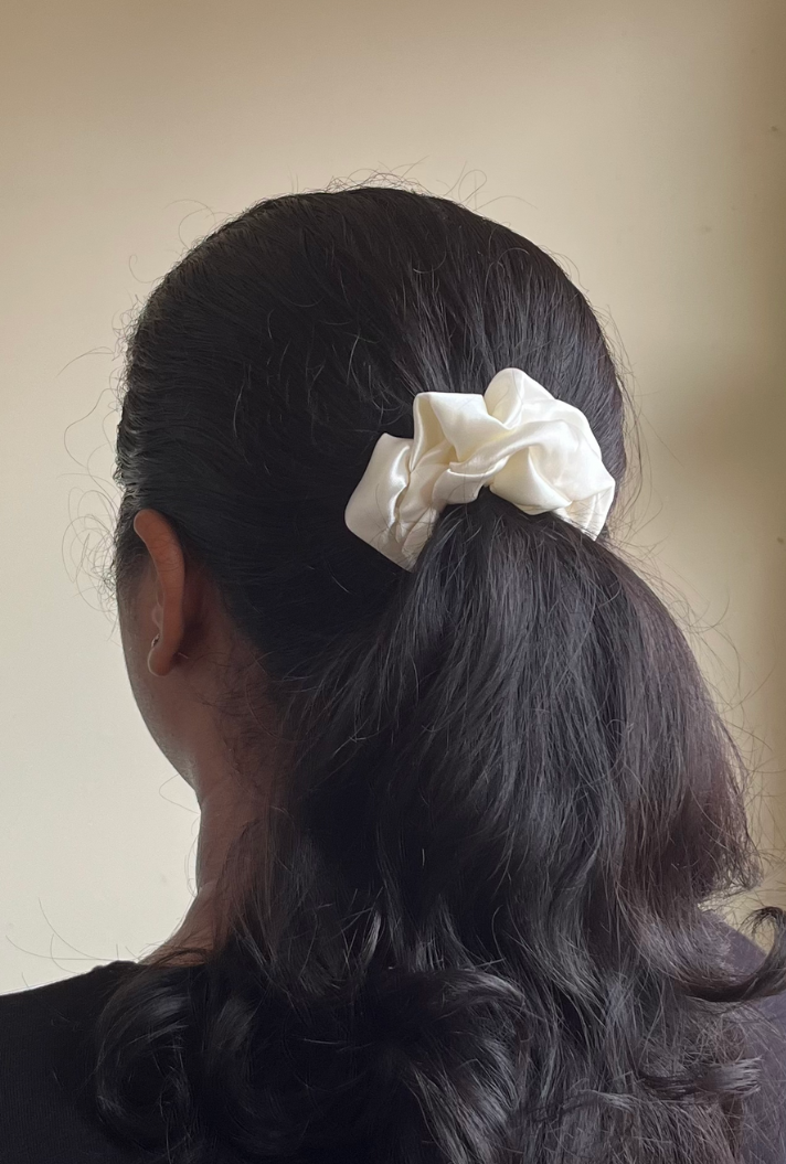 Cream - Regular satin scrunchie