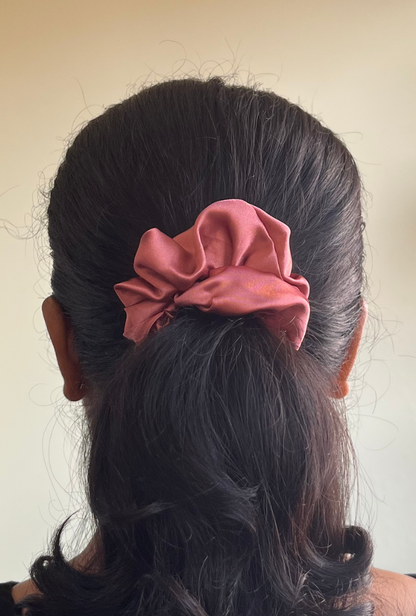 Rose Dust - Regular satin scrunchie