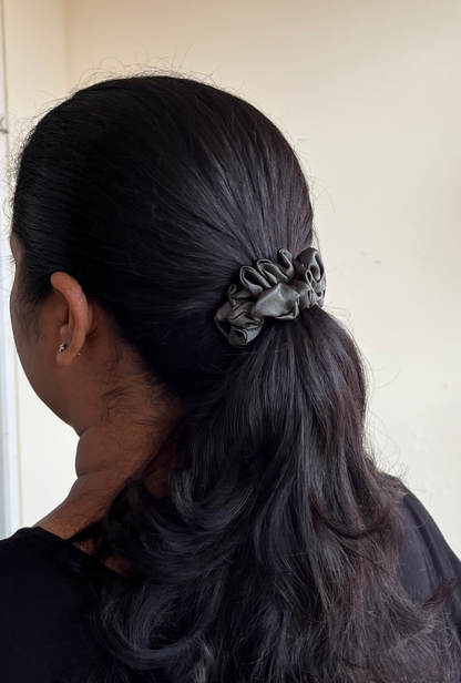 Seaweed - Skinny satin scrunchie