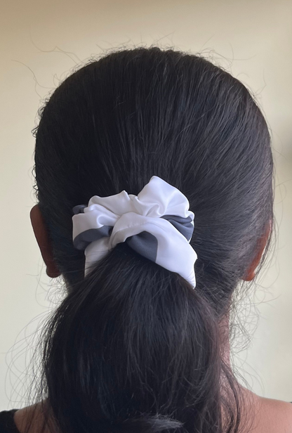 Swan - Regular satin scrunchie