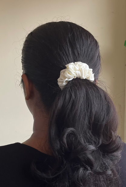 Cream - Skinny satin scrunchie