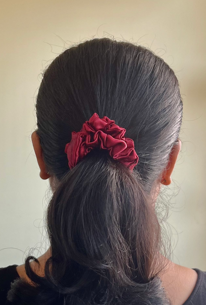 Cherry - Skinny satin scrunchie