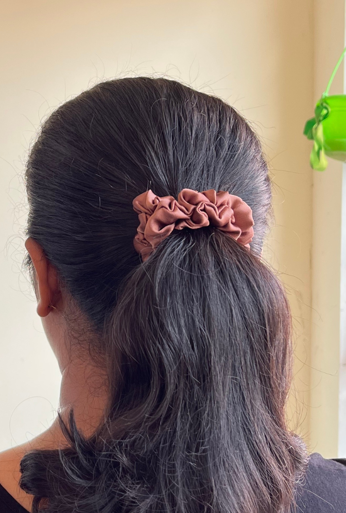 Coffee - Skinny satin scrunchie