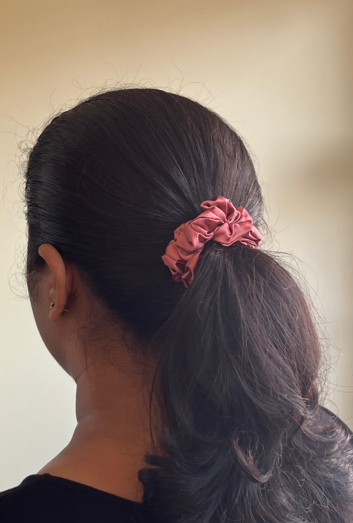 Rose Dust - Skinny satin scrunchie