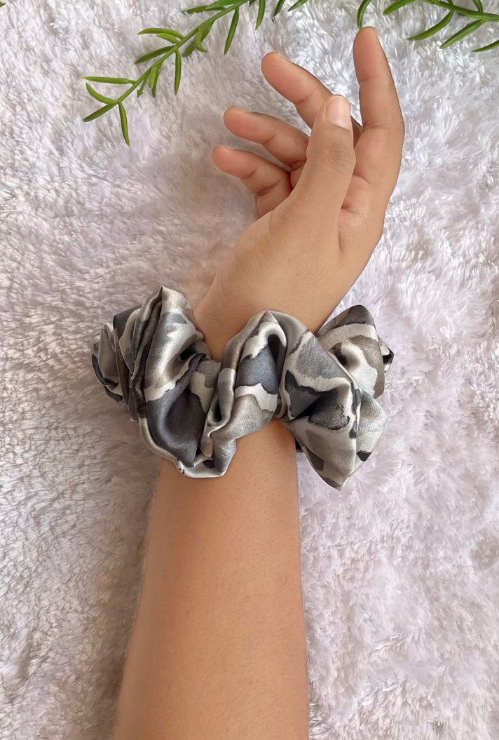 Camouflage - Large satin scrunchie