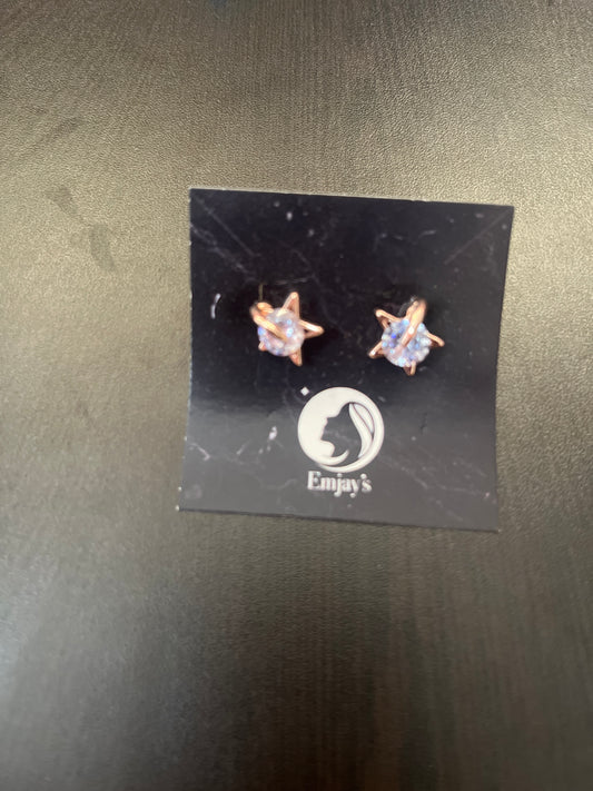 Tiny star stone stud