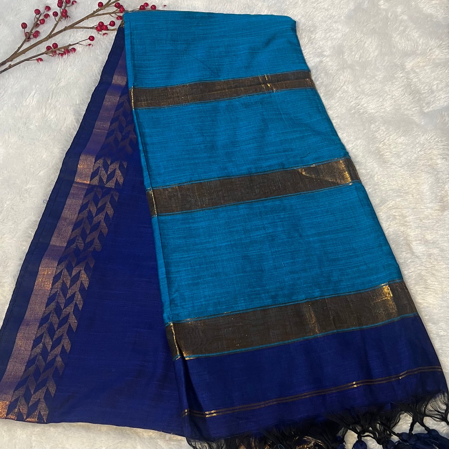 Premium Handloom Kadhi Cotton Saree with Zari patta pallu (Copy)