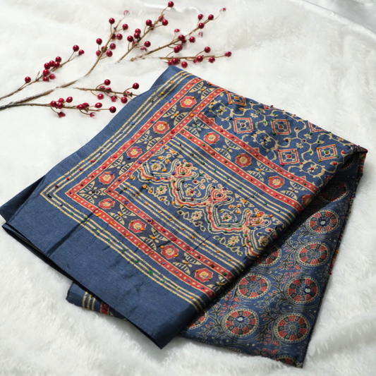 Semi Tussar saree with knots and mirror work