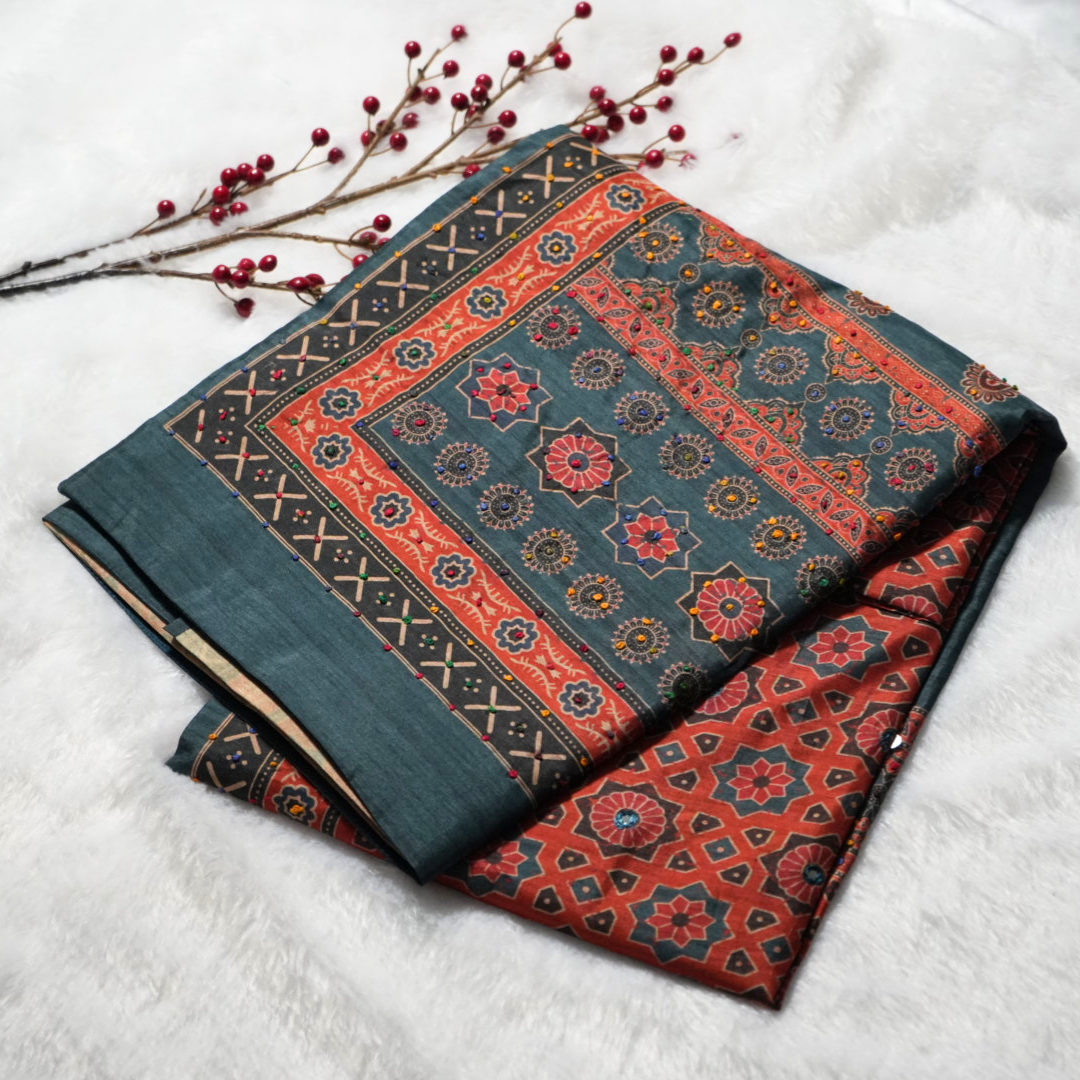 Semi Tussar saree with knots and mirror work