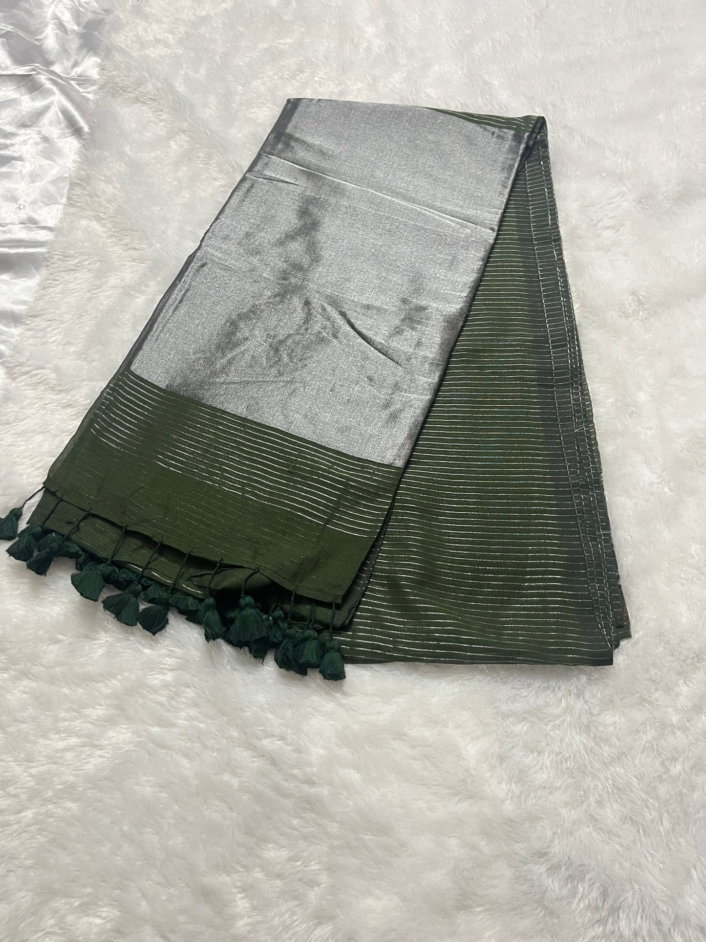 Handloom mul cotton saree with zari lines (without blouse)