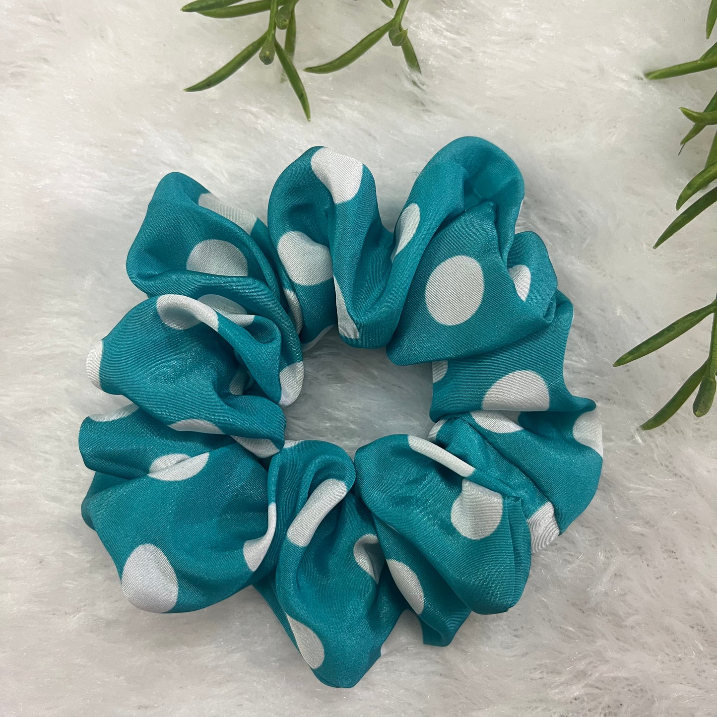Blue retro - Regular satin scrunchie