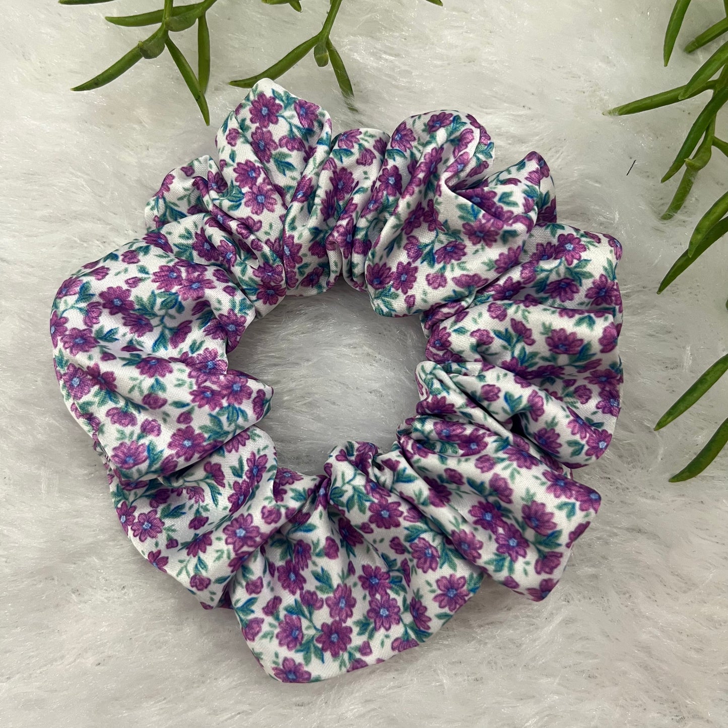 Violet floral - Regular satin scrunchie