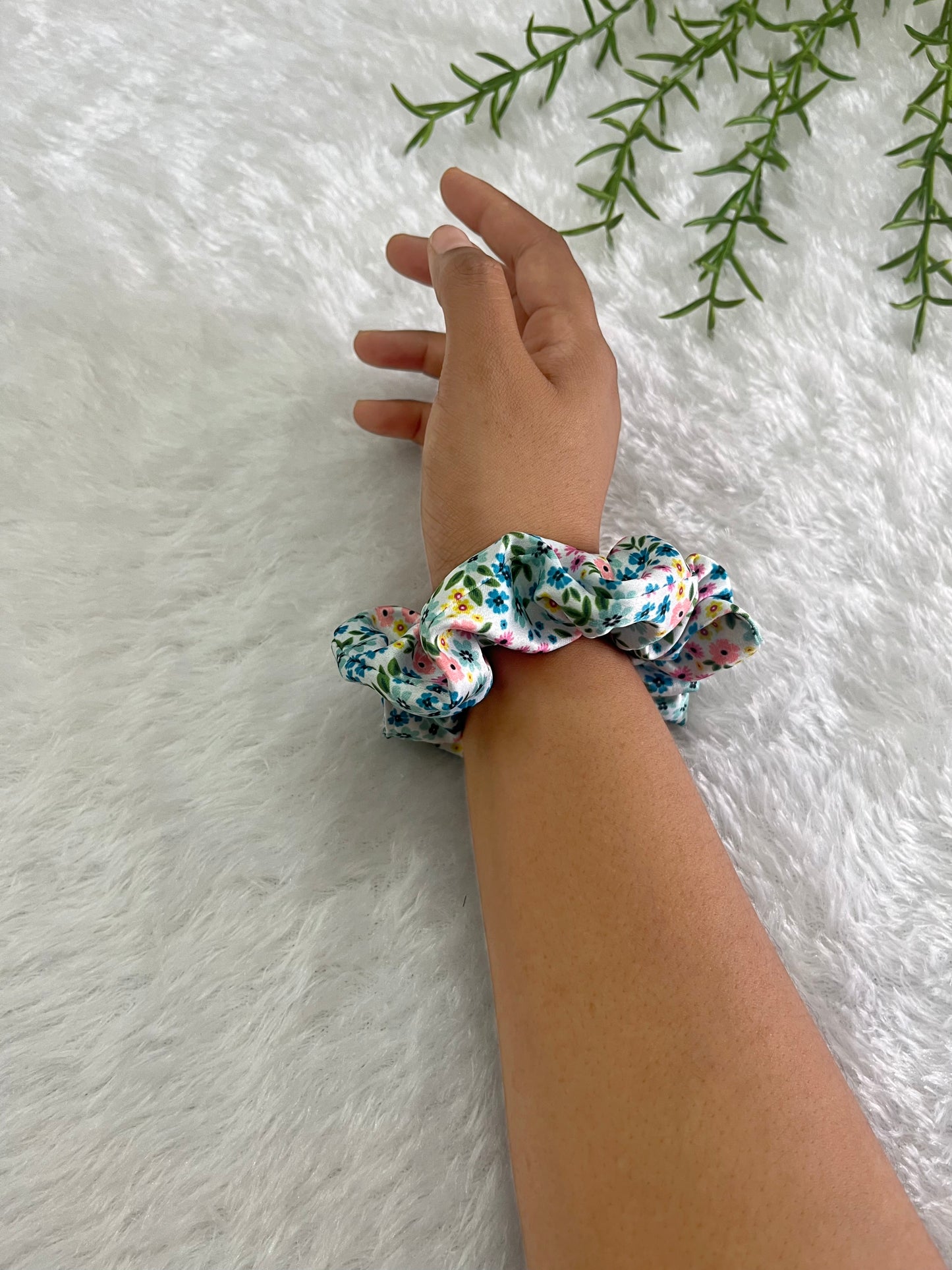 Multicolor floral - Regular satin scrunchie