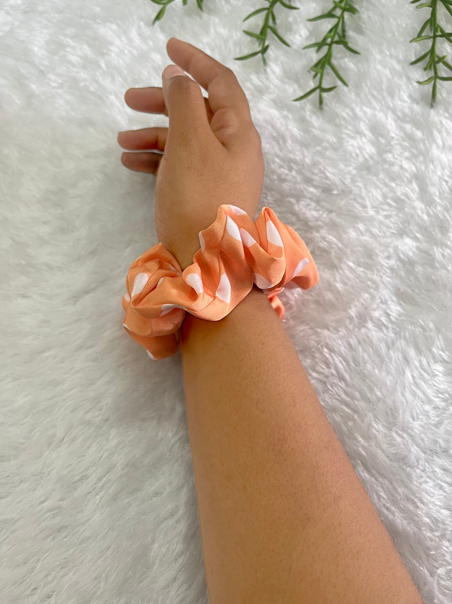 Orange retro - Regular satin scrunchie