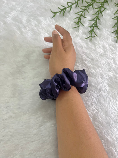 Violet - Regular satin scrunchie
