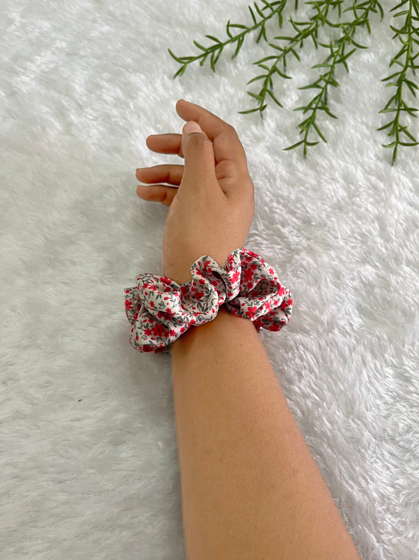 Red floral - Regular satin scrunchie