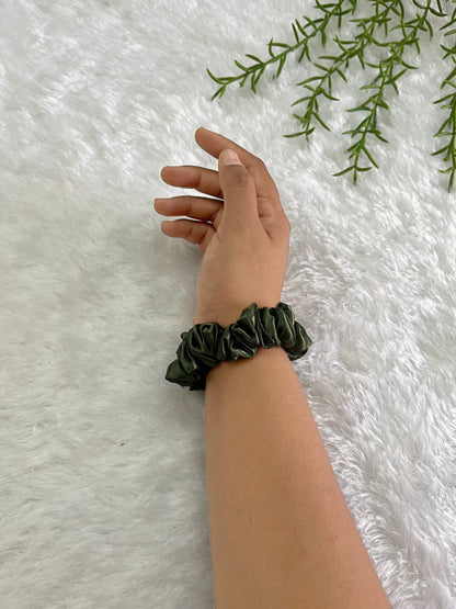 Sea green - Skinny satin scrunchie