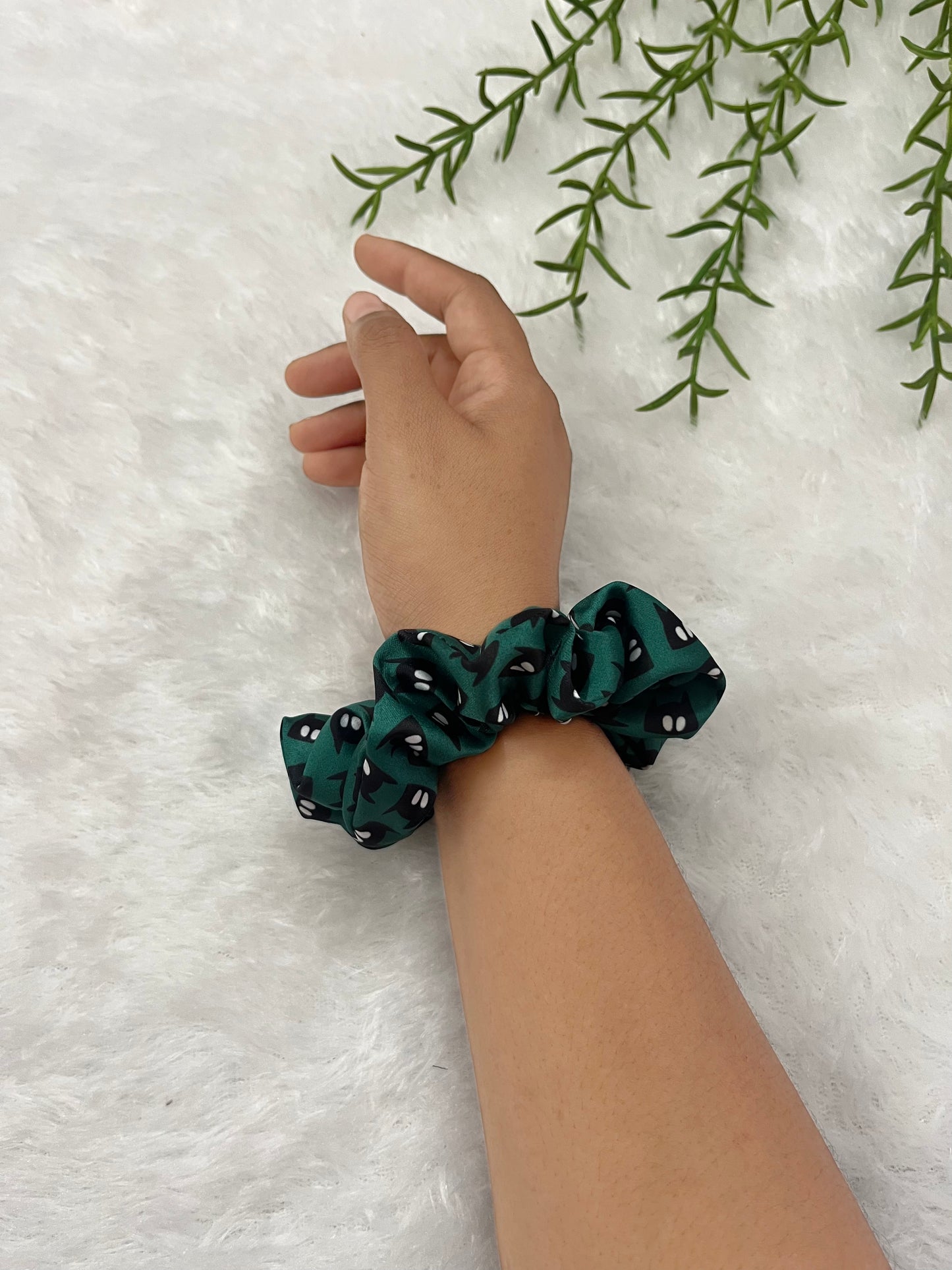 Batman (green) - Regular satin scrunchie