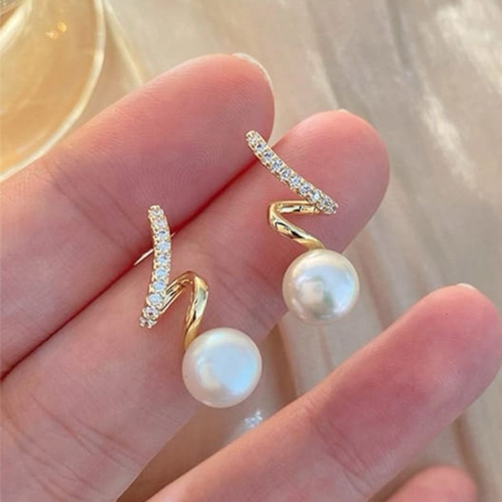 Elegant Pearl Stud