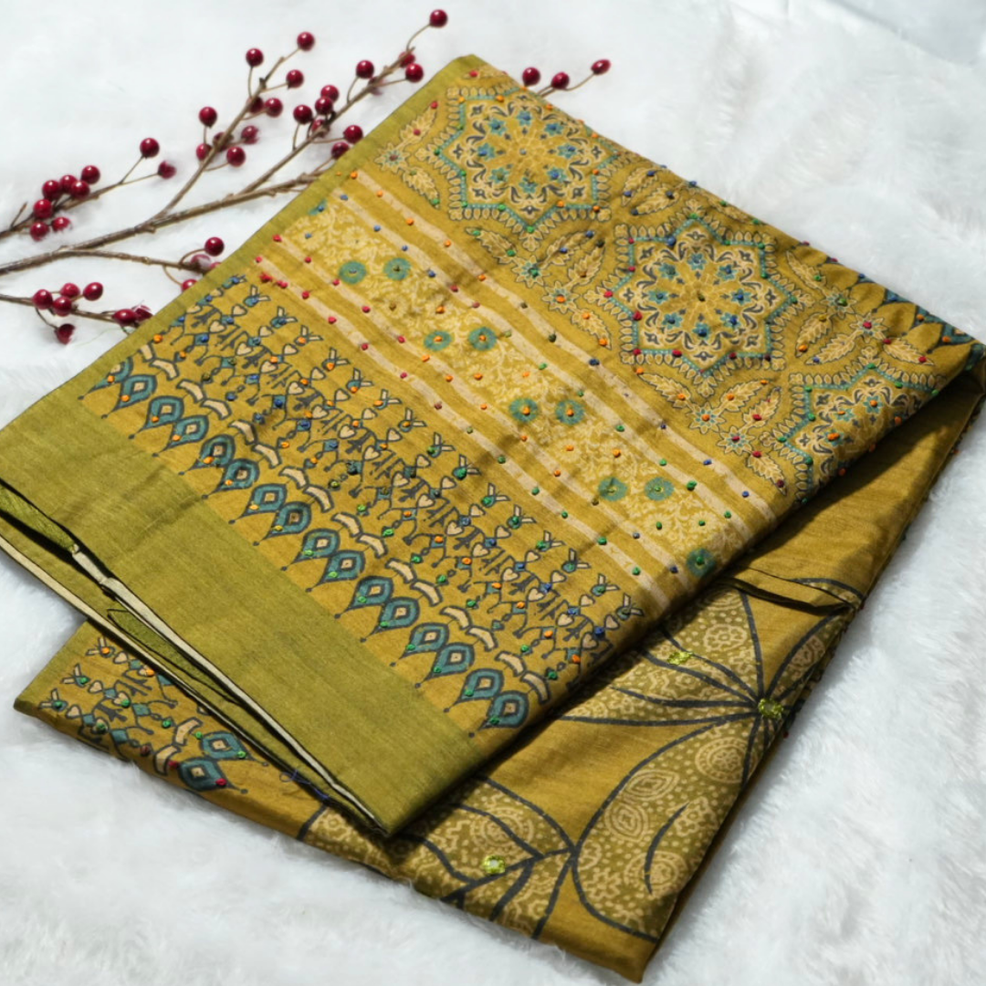 Semi Tussar saree with knots and mirror work