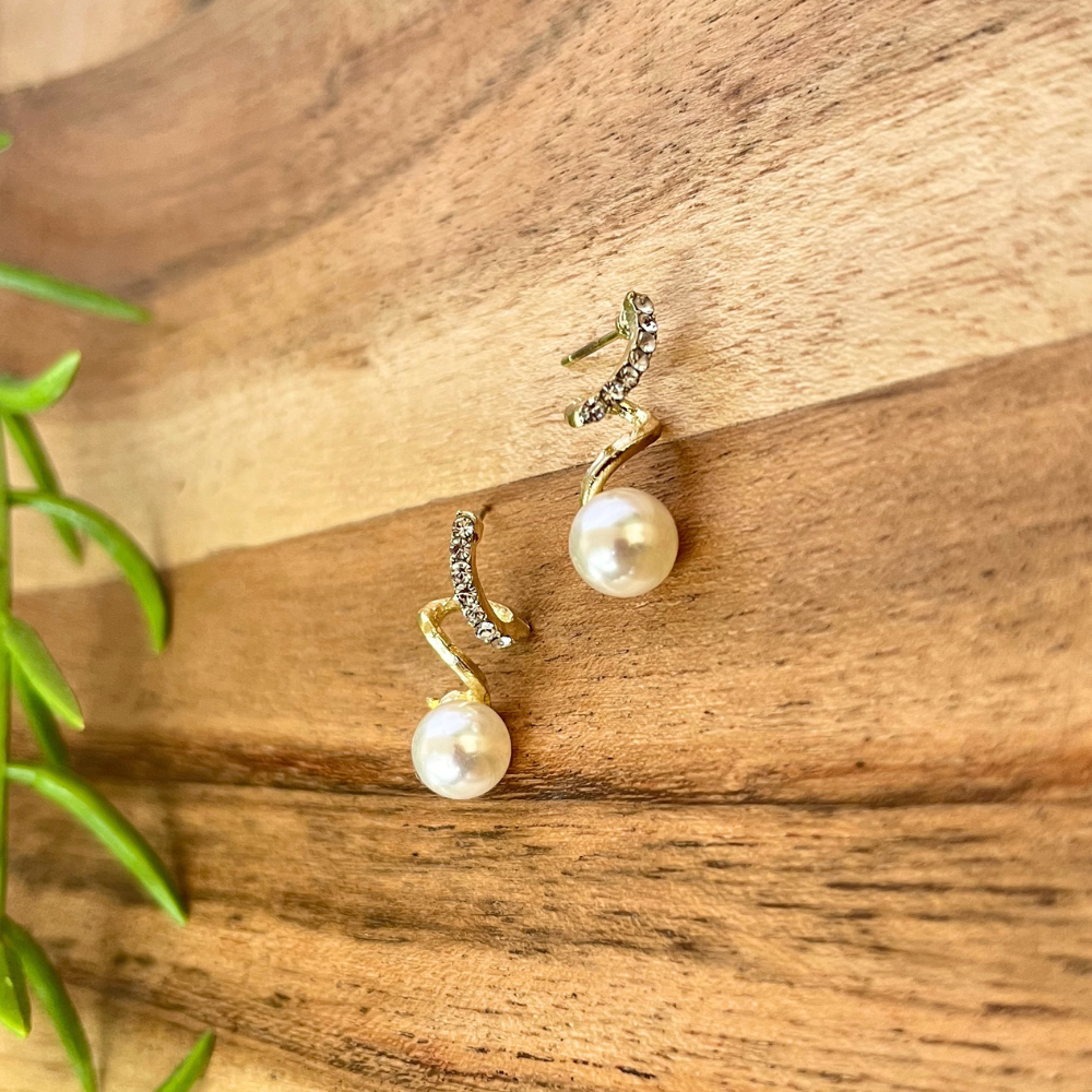 Elegant Pearl Stud